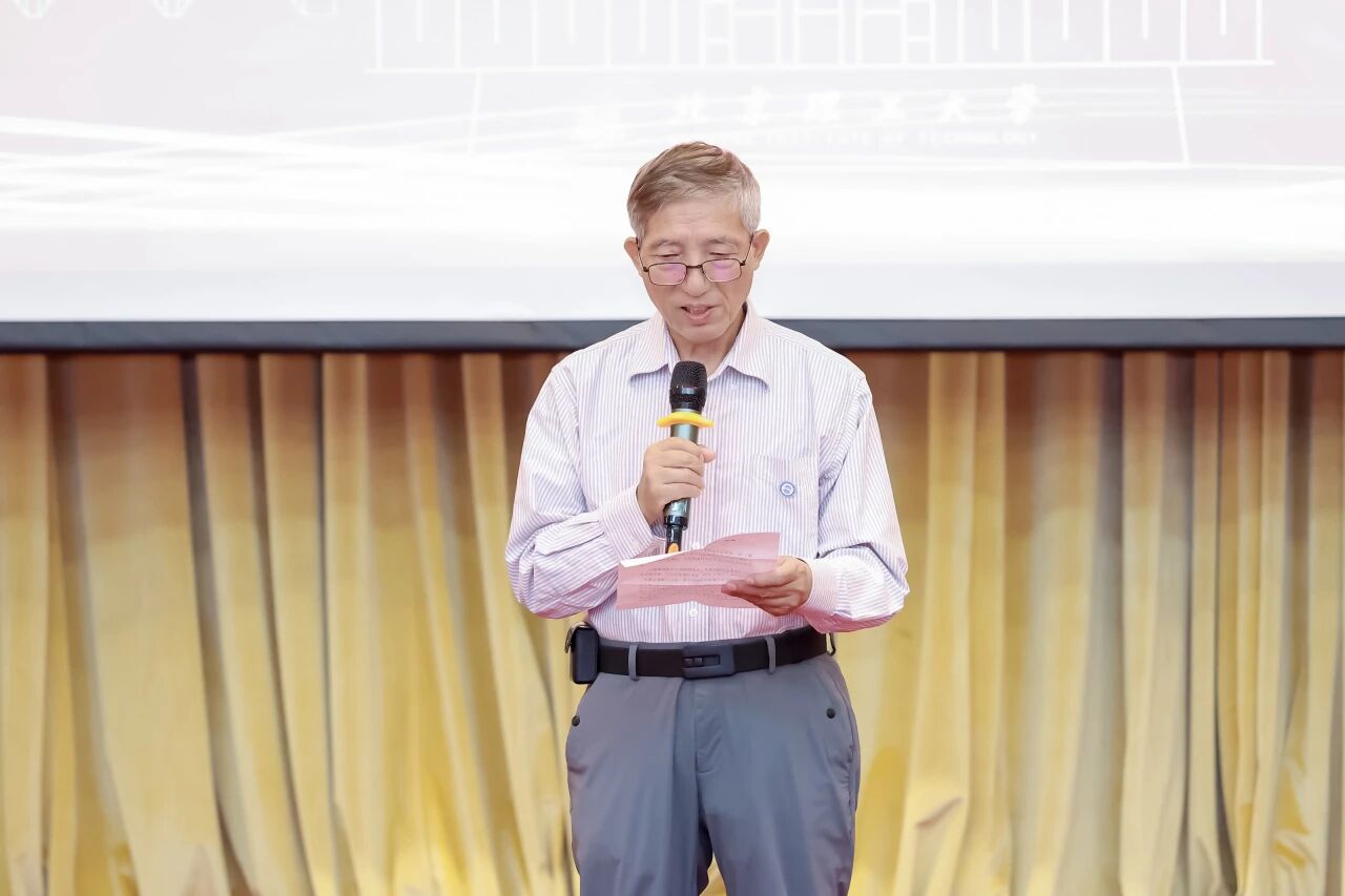 8.3丁儆育人终身成就奖.jpg