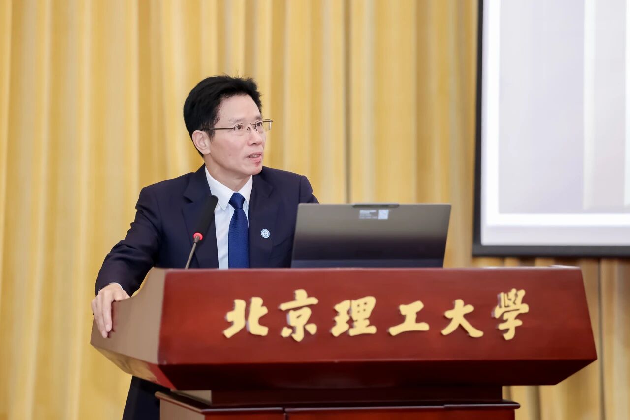 2院士讲话.jpg